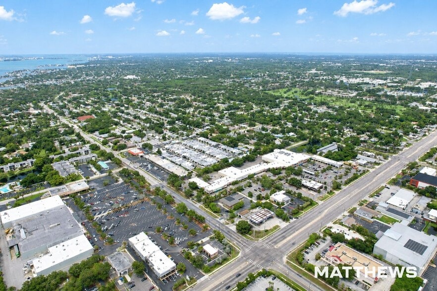 13883 Walsingham Rd, Largo, FL for sale - Building Photo - Image 2 of 3