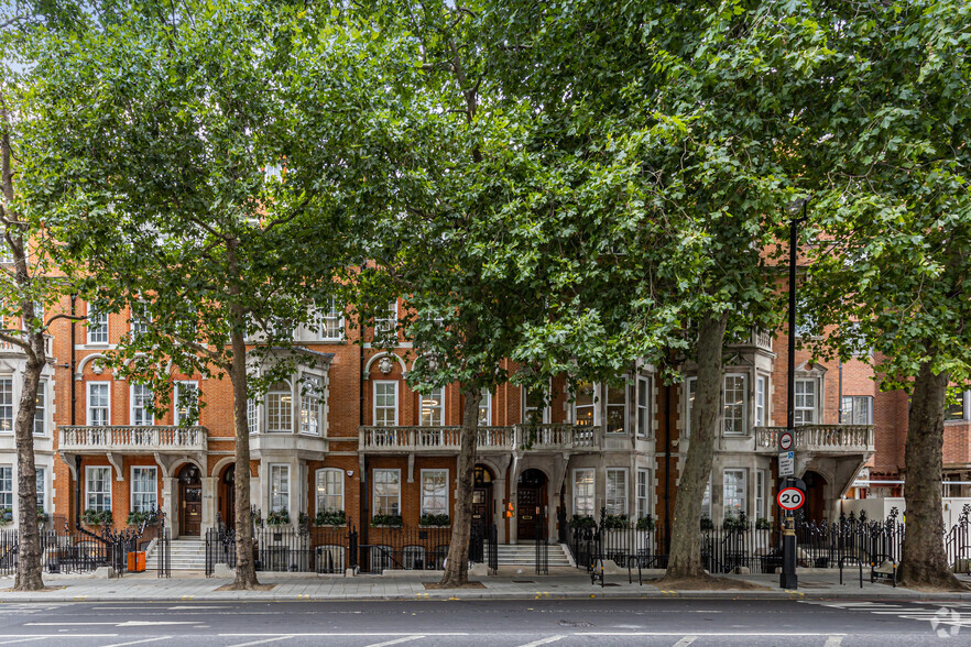 130-132 Buckingham Palace Rd, London for lease - Primary Photo - Image 1 of 4