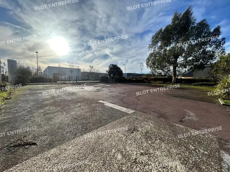 Office in Domloup for lease - Building Photo - Image 1 of 7