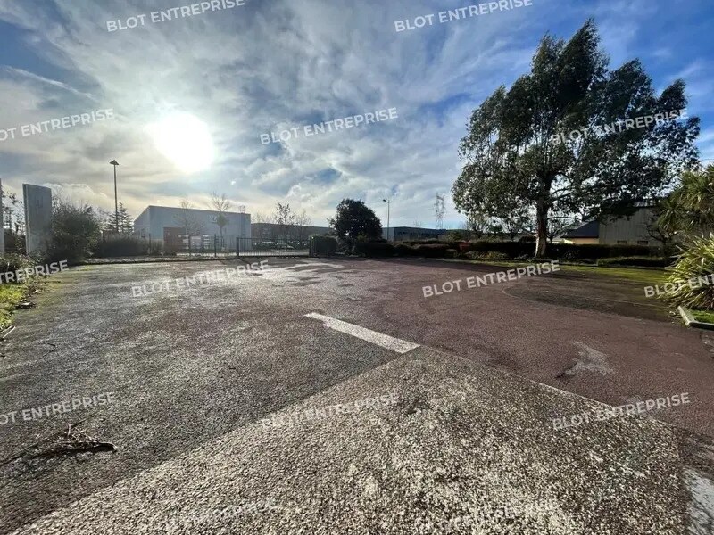 Office in Domloup for lease Building Photo- Image 1 of 8