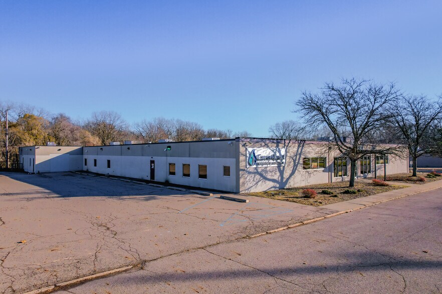 3215 S Pennsylvania Ave, Lansing, MI for sale - Building Photo - Image 1 of 30