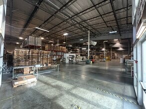 1522 Bentley Dr, Corona, CA for lease Interior Photo- Image 2 of 7