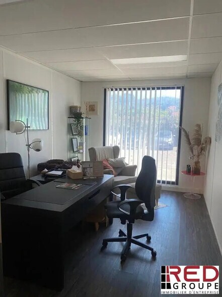 Flex in Aubagne for sale - Building Photo - Image 1 of 6