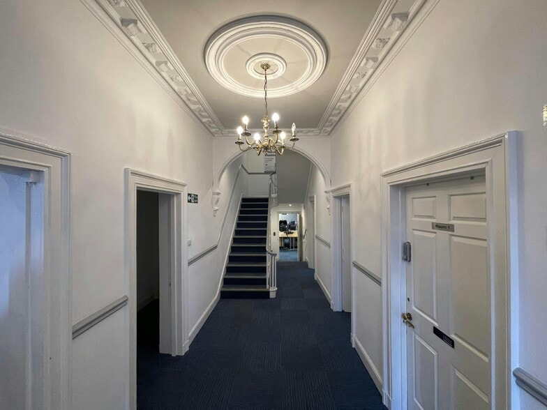 73 Sankey St, Warrington for lease - Interior Photo - Image 3 of 9