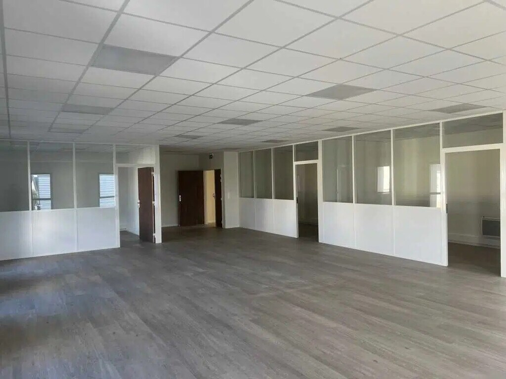 Location Bureaux 63 m² à 438 m² - Photo 1