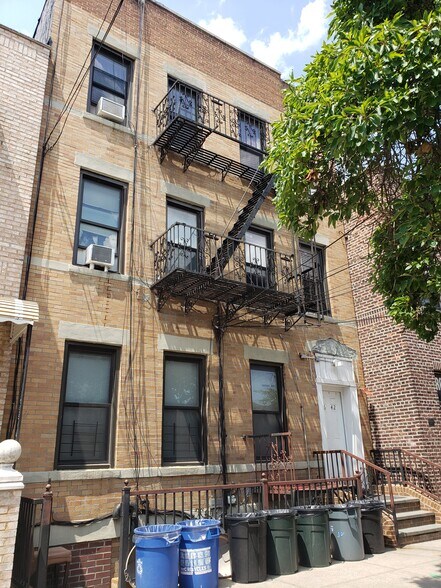 3642 11th St, Astoria, NY for sale - Primary Photo - Image 1 of 1