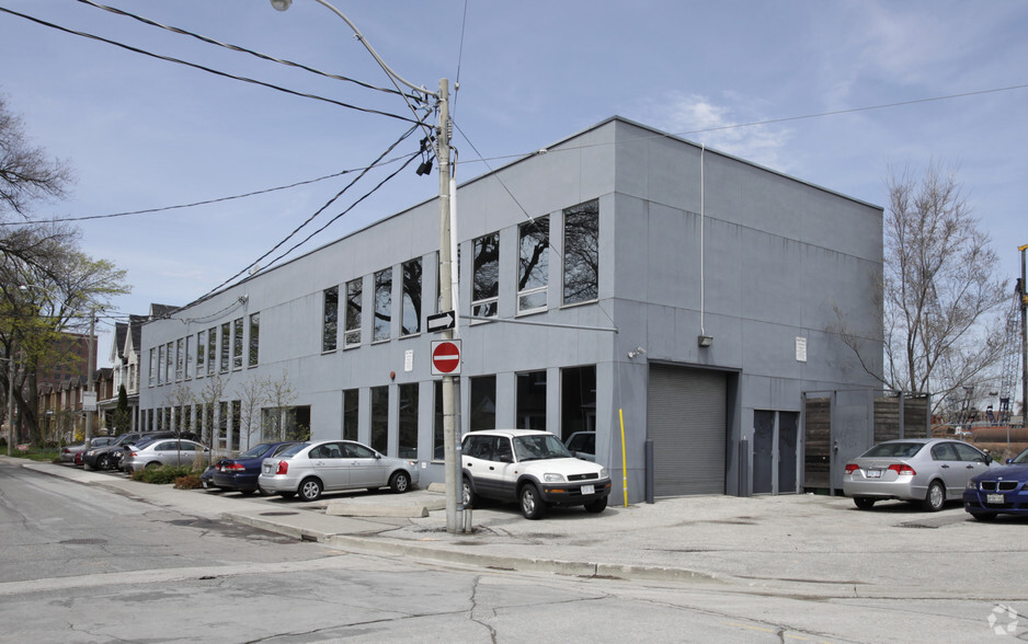 18 Hook Ave, Toronto, ON for lease - Building Photo - Image 3 of 5