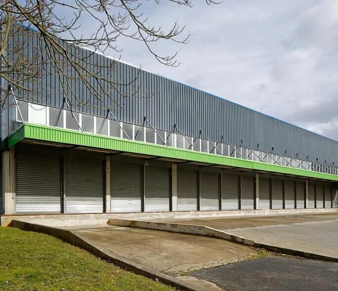 Industrial in Herblay-sur-Seine for lease - Building Photo - Image 2 of 8
