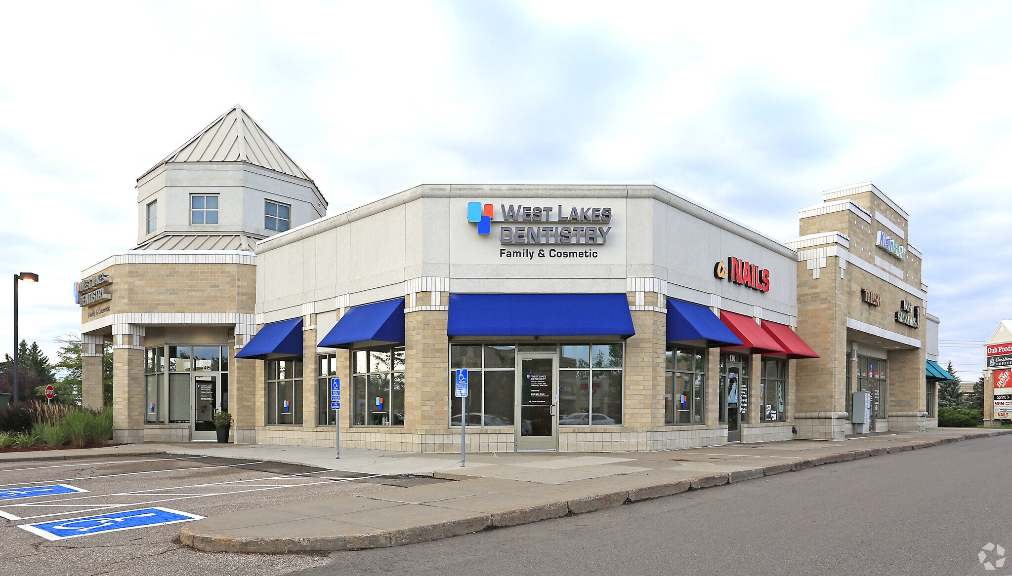 122-132 Pioneer Trl, Chaska, MN for sale Primary Photo- Image 1 of 7