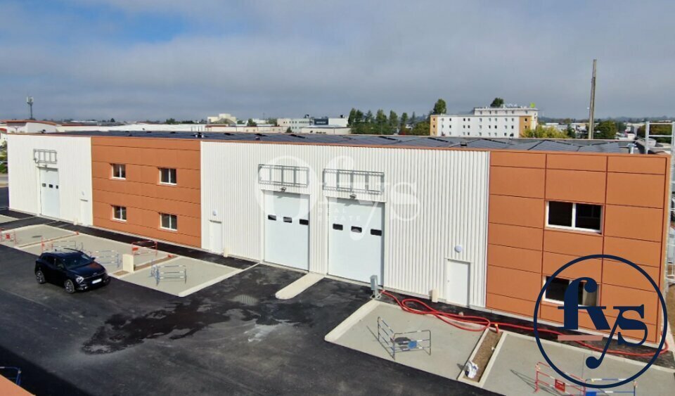 Flex in Chassieu for lease Building Photo- Image 1 of 12
