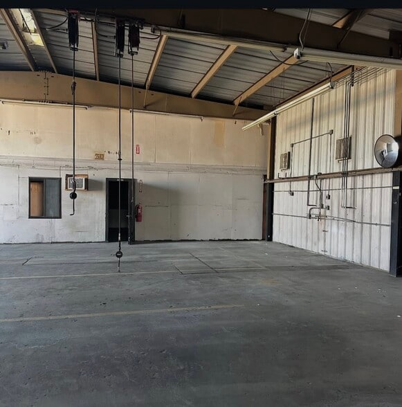 5006 E Calle San Raphael, Palm Springs, CA for lease - Building Photo - Image 2 of 9