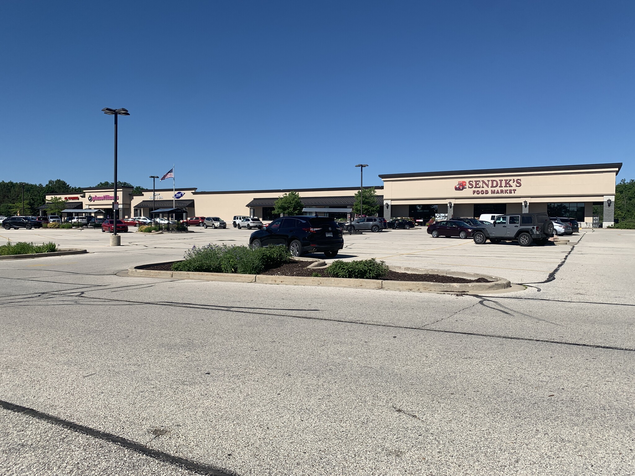 210-280 N 18th Ave, West Bend, WI for lease Building Photo- Image 1 of 3