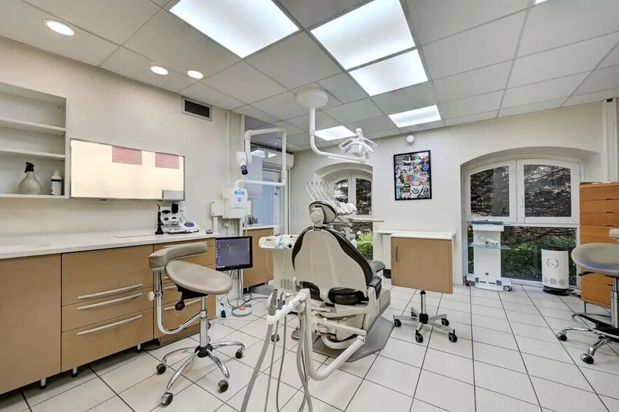 Office in Marseille for sale - Interior Photo - Image 2 of 8