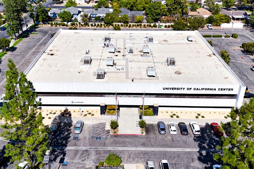 550 E Shaw Ave, Fresno, CA for sale - Building Photo - Image 2 of 3