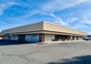 501-573 N San Jacinto St, Hemet, CA for lease Building Photo- Image 1 of 2