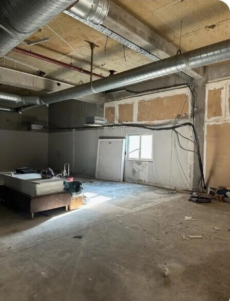 Retail in Mulhouse for sale - Interior Photo - Image 2 of 7