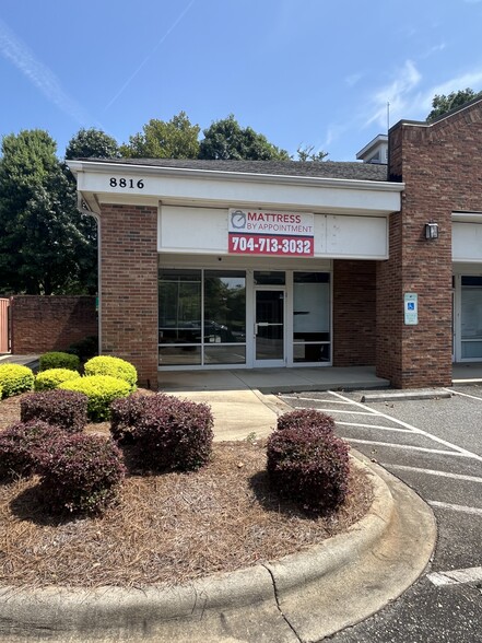 8816 University East Dr, Charlotte, NC for lease - Building Photo - Image 3 of 8