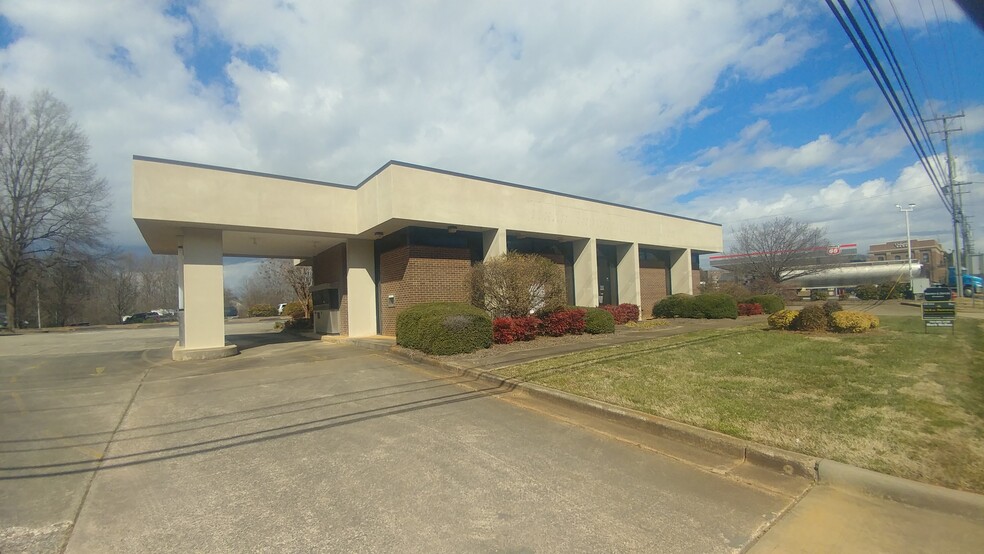 602 W Main St, Locust, NC for sale - Building Photo - Image 1 of 1