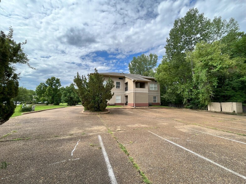 682 Towne Center Blvd, Ridgeland, MS 39157 James Place