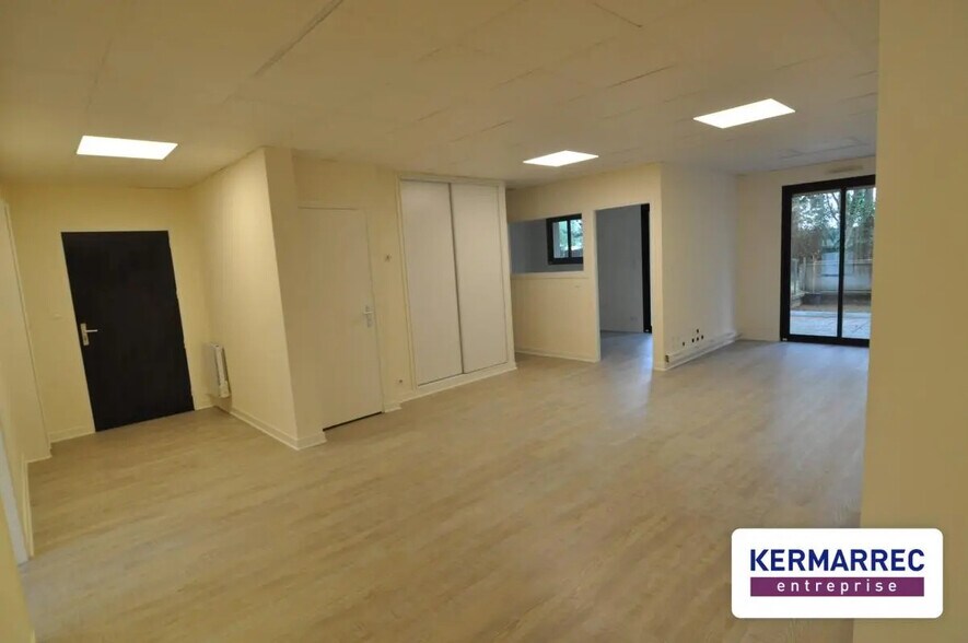 Office in Nantes for lease - Building Photo - Image 1 of 6