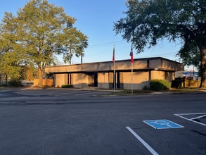 211-215 Winchester Dr, Tyler, TX for lease Building Photo- Image 2 of 13