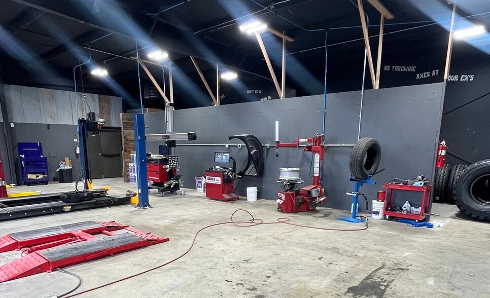 245 Thain Rd, Lewiston, ID for sale - Interior Photo - Image 2 of 3