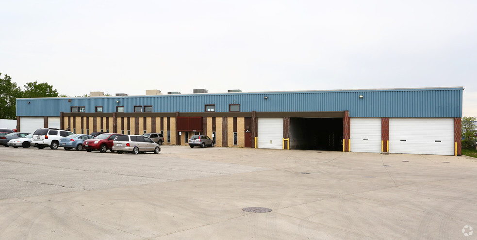 830 Fairway Dr, Bensenville, IL for lease - Building Photo - Image 2 of 3