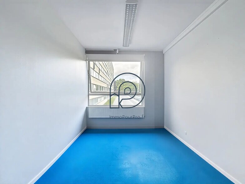 20 Avenue De Flandre, Croix for sale - Interior Photo - Image 3 of 5