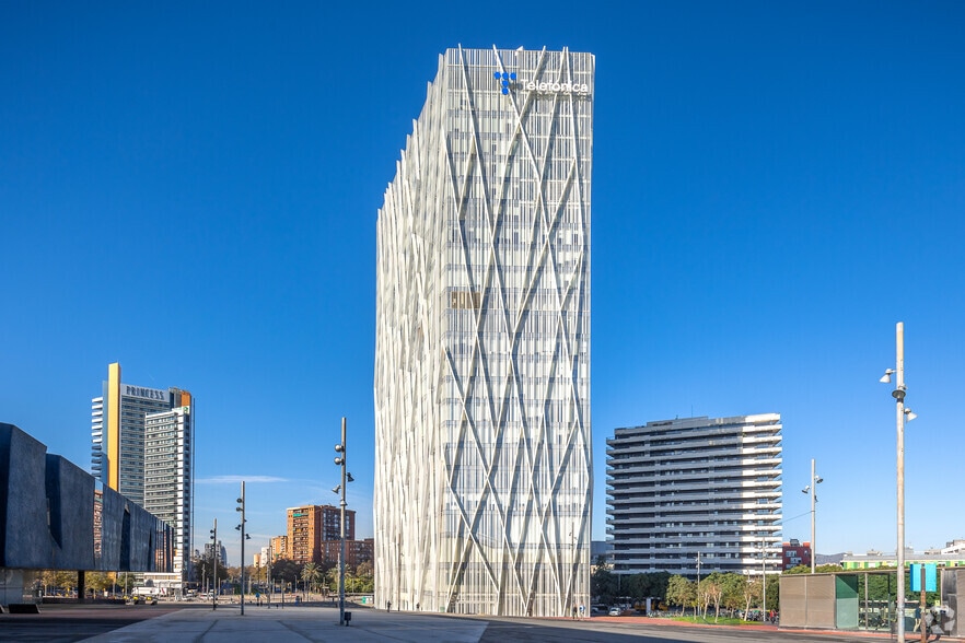 Plaça d'Ernest Lluch, 5, Barcelona, Barcelona for lease - Primary Photo - Image 1 of 10