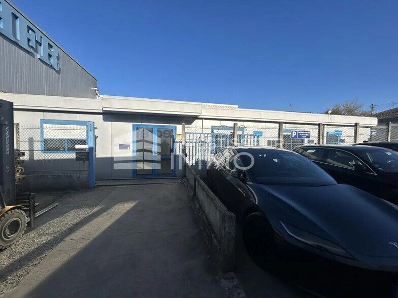 Flex in Presles for sale - Building Photo - Image 2 of 11