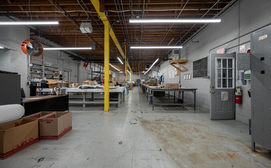 410 E Main St, Haw River, NC for sale - Interior Photo - Image 3 of 33