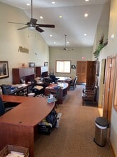 302 Fox Glen Ct, Barrington, IL for lease Interior Photo- Image 2 of 7