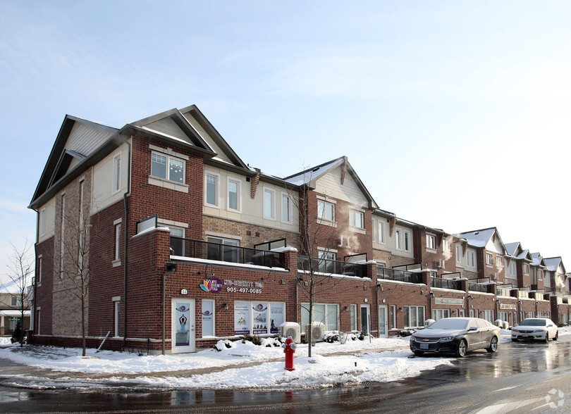 30-44 Sky Harbour Dr, Brampton, ON for lease - Building Photo - Image 2 of 3