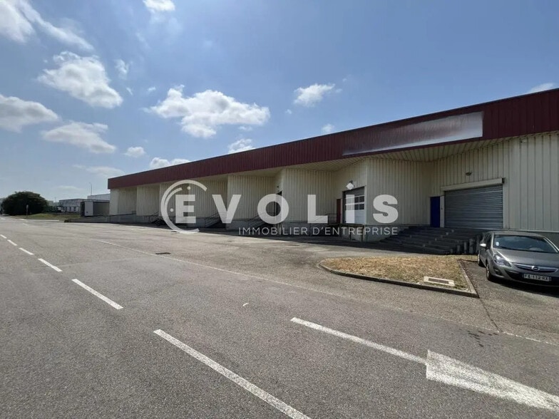 Office in Corbas for lease - Building Photo - Image 3 of 21