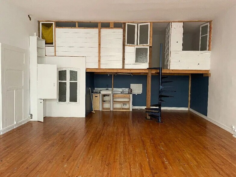 Office in Lyon for lease - Interior Photo - Image 3 of 4