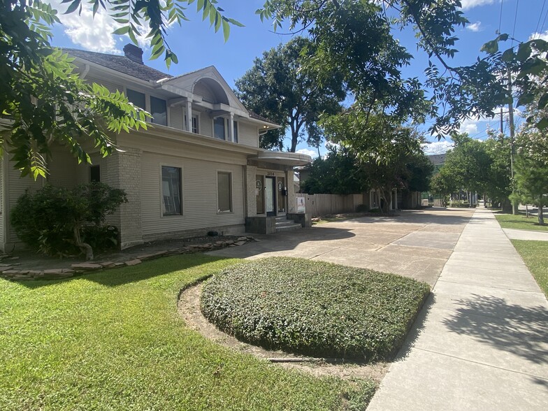 2006 Commonwealth Dr, Houston, TX for sale - Building Photo - Image 2 of 15