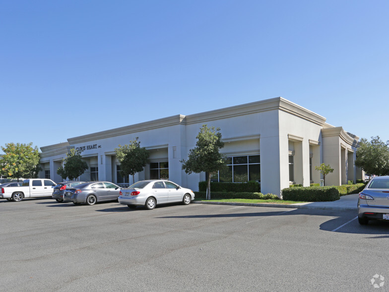 7035 N Maple Ave, Fresno, CA for lease - Primary Photo - Image 2 of 5