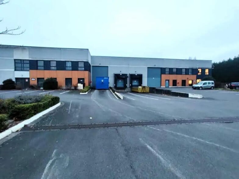 Office in Saint-André-lez-Lille for lease - Building Photo - Image 1 of 9