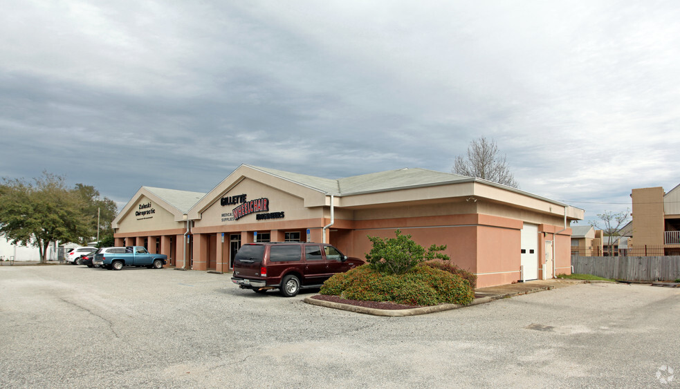 3936 N Davis Hwy, Pensacola, FL for lease - Primary Photo - Image 1 of 18