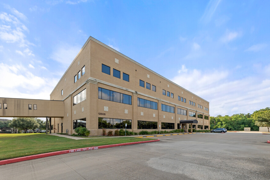 12606 W Houston Center Blvd, Houston, TX for lease - Building Photo - Image 3 of 4