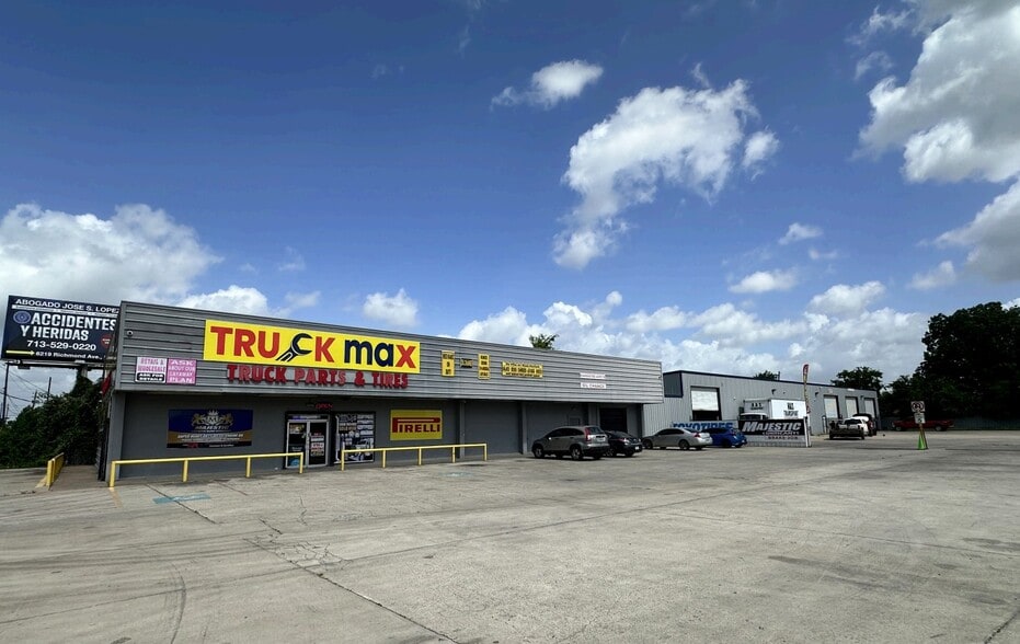 9905 Clinton Dr, Houston, TX for sale - Building Photo - Image 1 of 2