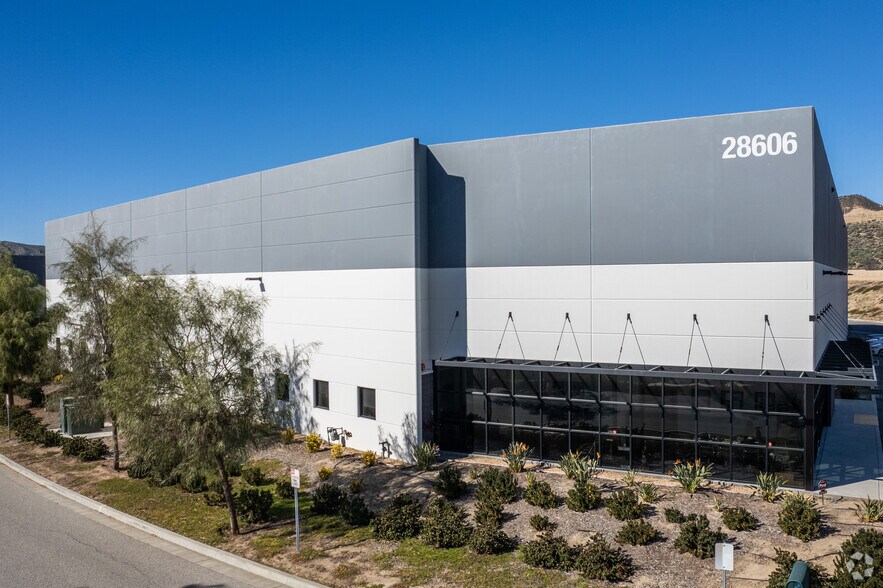 28606 Hasley Canyon Rd, Castaic, CA for lease - Building Photo - Image 2 of 6