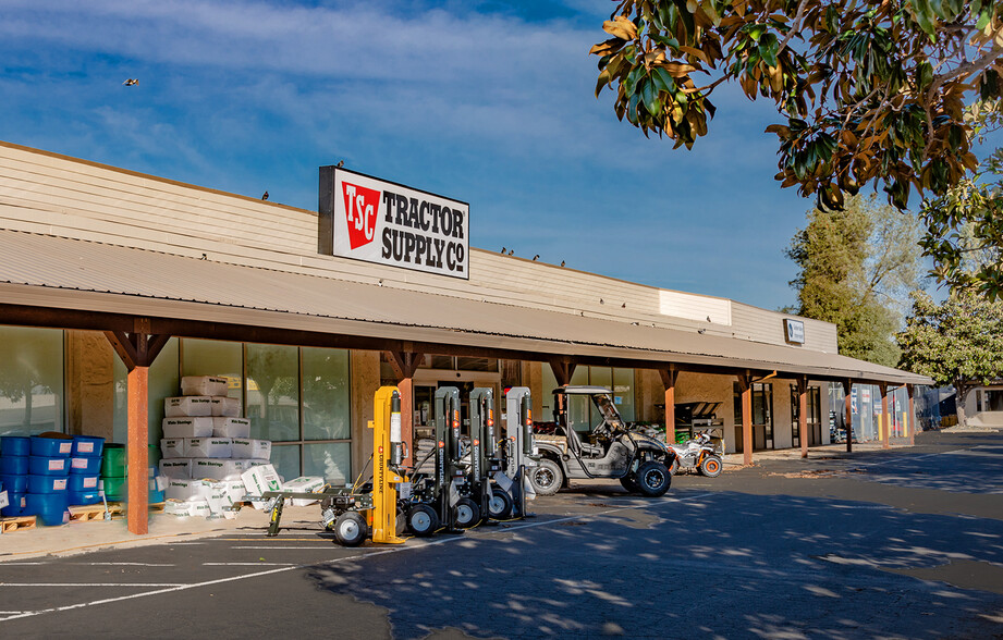 1940-2020 Feather River Blvd, Oroville, CA for lease - Building Photo - Image 1 of 4