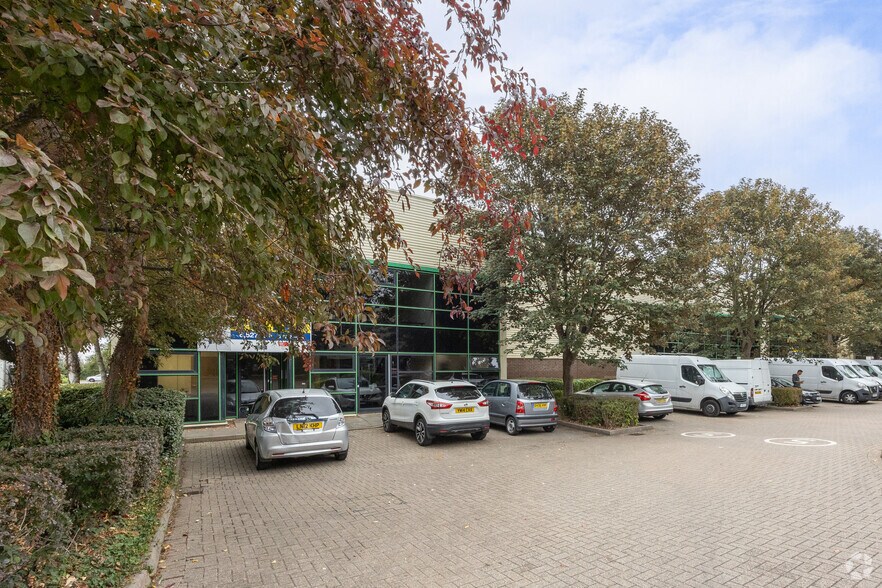 First Ave, Milton Keynes for sale - Primary Photo - Image 1 of 1