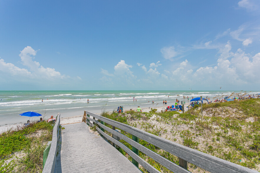 1600 Beach Trail, Indian Rocks Beach, FL for sale - Primary Photo - Image 1 of 45