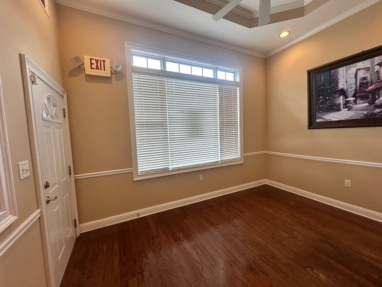 416 Pirkle Ferry Rd, Cumming, GA for sale - Interior Photo - Image 2 of 18