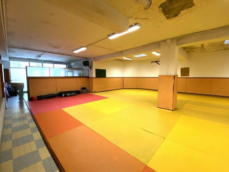 Retail in Nice for lease - Interior Photo - Image 2 of 4