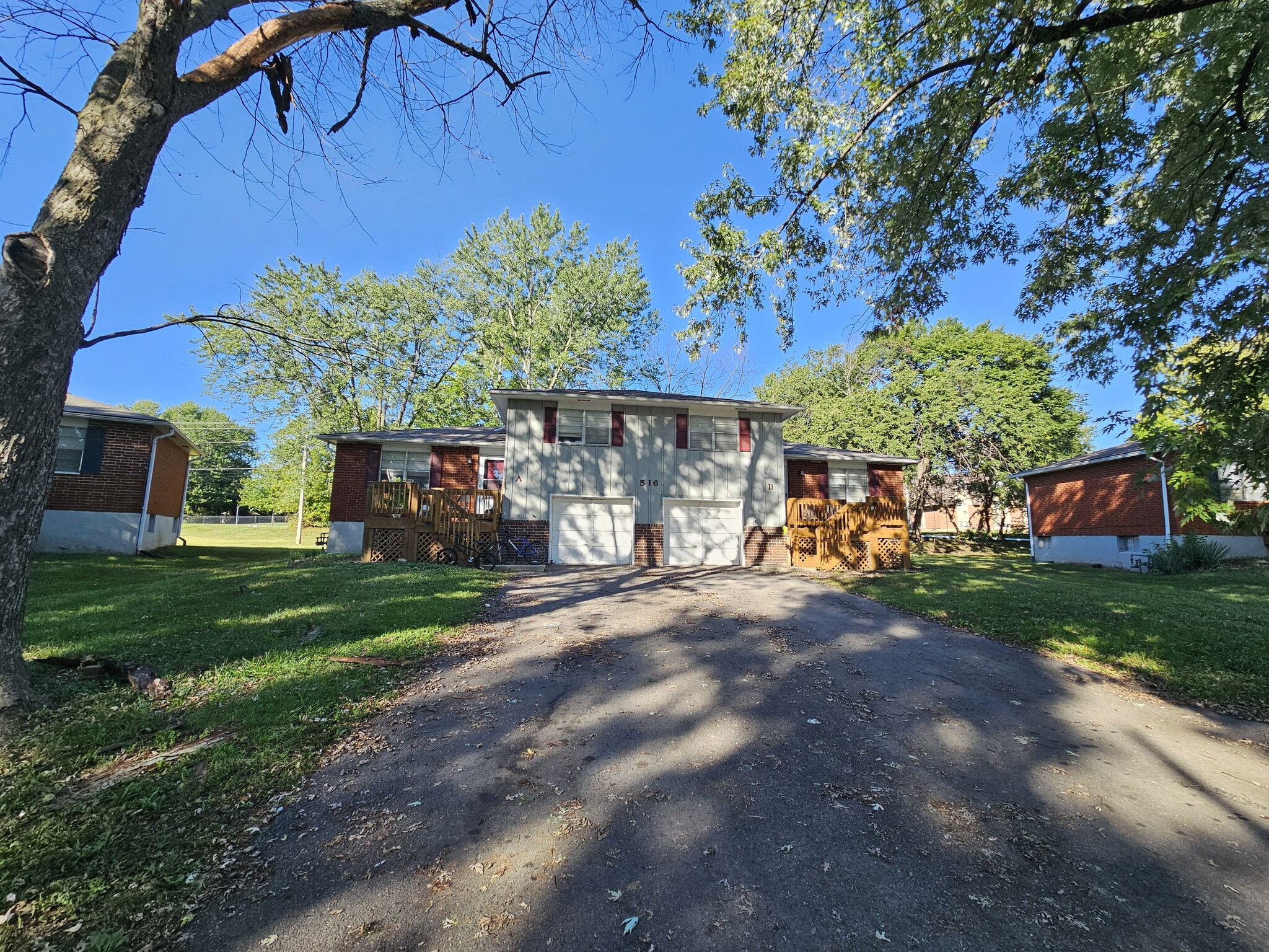 516 NE Florence Ave, Lee's Summit, MO for sale Primary Photo- Image 1 of 2