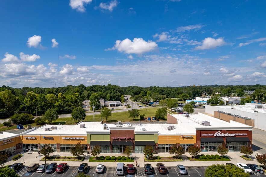 2107 Pyramid Village Blvd, Greensboro, NC for lease - Building Photo - Image 3 of 12