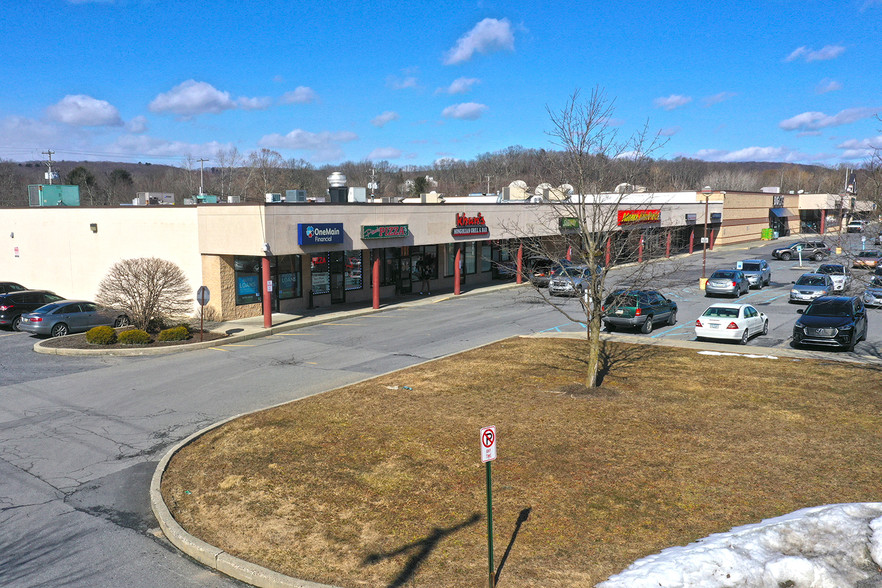 4-28 Eagles Glenn Mall, East Stroudsburg, PA for lease - Building Photo - Image 3 of 17